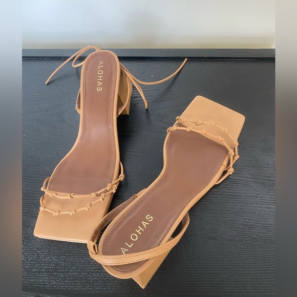 Alohas Juniper Sandal in Camel Size 38 *Missing strap - Picture 1 of 15